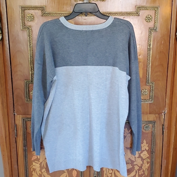 0420 Verve Ami V-Neck Sweater - Picture 4 of 6